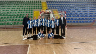 İyidere'de Hazar Çaysan Ortaokulu Voleybol Takımı çeyrek finale yükseldi