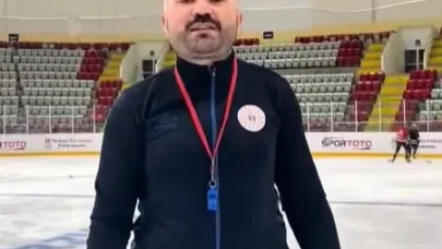 Erzurum'da Miniklerden Buz Hokeyiyle Spor Heyecanı Başladı