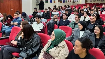 Trabzon'da Evlilik Öncesi Aile Eğitimi ile Öğrencilere Sağlıklı İlişkiler Anlatıldı