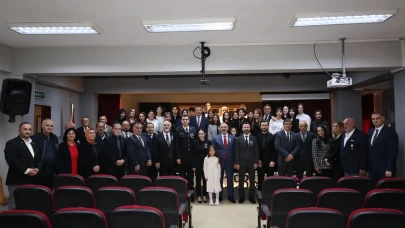 Arsin'de 10 Kasım Anma Programı: Öğrencilere Ödüller Verildi