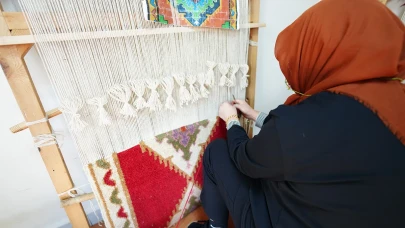 Akçaabat'ta El Sanatları Kursu: Geleneksel Halı Dokuma Göz Kamaştırıyor
