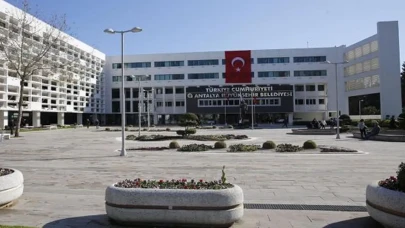 Antalya’da rüşvet operasyonu: Belediyeye soruşturma dalgası
