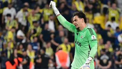 Fenerbahçe Kalecisi Ederson'un Sosyal Medyadaki Şaşırtan Anları Büyüledi! Neler Oluyor?