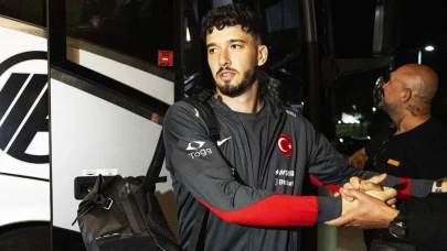 Altay Bayındır'ın Performansı Tartışma Yarattı: Taraftarlar Tepkilerini Gösterdi!