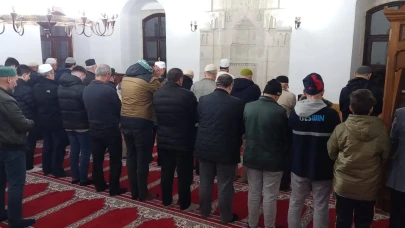 Konaönü Mahallesi Tarihi Camii’nde Sabah Namazı Buluşması Gerçekleştirildi