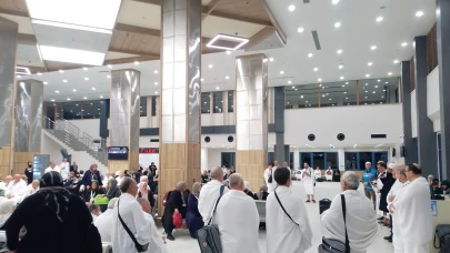 Akçaabat'tan 261 umreci kutsal topraklara dualarla uğurlandı