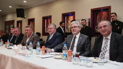 Rizeli Öğretmenler Buluşması'nda Eğitimde Dayanışma ve Birlik Mesajı Verildi