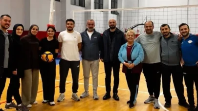 Trabzon’da Kurumlar Arası Dostluk Maçı: Voleybol Turnuvası Öncesi Keyifli Buluşma