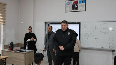 Emniyet Müdürü Karaburun, Erzurum’da Öğrencilerle Bir Araya Gelerek Eğitim Konularını Değerlendirdi