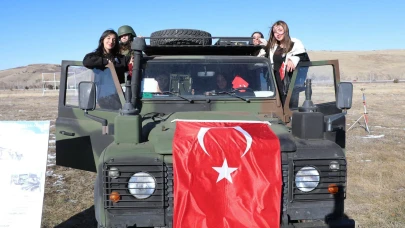 Erzurum'da Öğrenciler Askeri Birliği Ziyaret Etti, Gurur Dolu Anlar Yaşadı