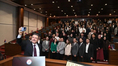 Trabzon'da Öğrencilere Ulaşımda Yüzde 60, Sosyal Tesislerde Yüzde 20 İndirim Müjdesi