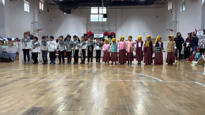 Artvin'de Öğrencilerden Coşkulu 'El Ele Gönül Gönüle Yedi Bölgemiz' Etkinliği