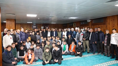 Rize Valisi Baydaş, öğrenci ve velilerle sabah namazında buluştu, birlik mesajı verdi