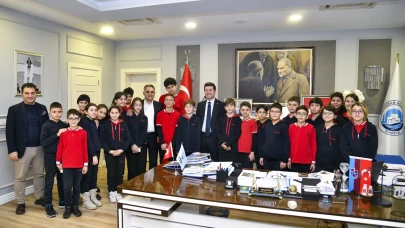 Başkan Kaya, Matematik Olimpiyatları'nda başarı gösteren öğrencileri ödüllendirdi