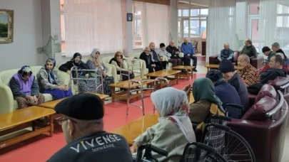 Trabzon Huzurevi'nde Regaip Kandili coşkusu yaşandı, büyükler manevi huzur buldu