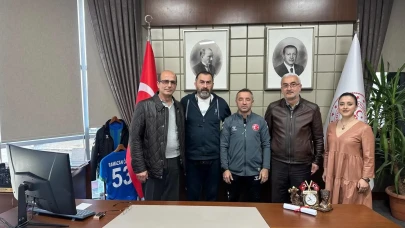 Çanakkale Ziyareti Sonrası Rize Ortaokulu'ndan İl Müdürü Öztürk'e Teşekkür Plaketi