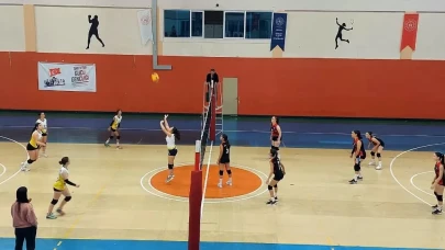 Artvin'de Voleybol Gençler A Kız İlçe Birinciliği'nde Nuri Vatan Lisemiz Şampiyon oldu!