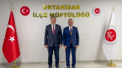 Prof. Dr. Enbiya Yıldırım, Ortahisar İlçe Müftülüğü'nü ziyaret etti