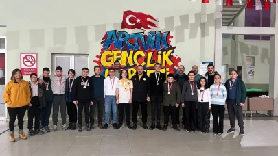 Artvin'de Yıldızlar Satranç Turnuvası heyecanla tamamlandı