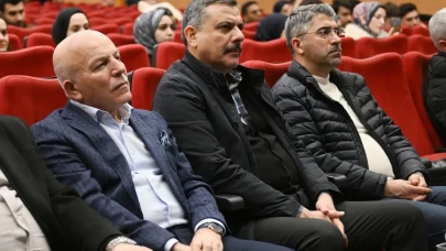 Erzurum'da 'İnsanlığa Müslümanlar Ne Vadediyor?' Söyleşisi Yoğun İlgi Gördü