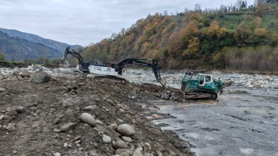 Trabzon ve Rize'de Taşkın Riskine Karşı Dere Islahı Çalışmaları Devam Ediyor