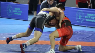 Trabzon'da Gençler Güreş Grup Birinciliği Müsabakaları Coşkulu Başladı