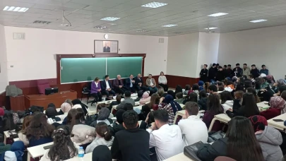 Atatürk Üniversitesi'nde Girişimcilik Söyleşisi: Öğrenciler ve Sektör Temsilcileri Buluştu