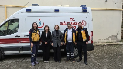 AK Parti Artvin İl Kadın Kolları’ndan 112 Acil Sağlık Hizmetleri Haftası Ziyareti