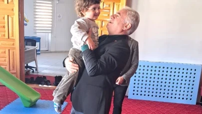 Başkan Memiş'ten çocuklara anlamlı ziyaret: Oyun alanında keyif dolu anlar yaşandı