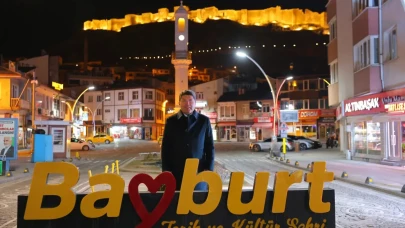 Adalet Bakanı Tunç, Bayburt'ta temel atma töreni öncesi halka selam verdi
