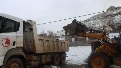 Çat Belediyesi, çevre temizliği ve atık kaldırma çalışmalarına devam ediyor