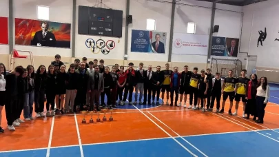 Ardanuç'ta Badminton Gençler İl Birinciliği Müsabakaları Sona Erdi, Şampiyonlar Belli oldu