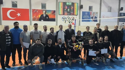 Ardanuç’ta Voleybol Turnuvasının Şampiyonu Döner City Oldu