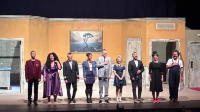 İyidere'de Öğrencilere Ücretsiz Tiyatro: Kahvaltı Dahil ile Kültürel Farkındalık Artıyor