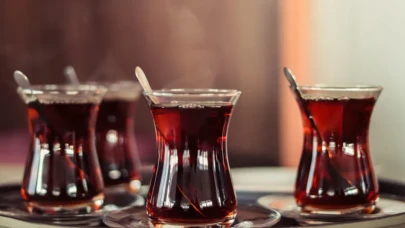 Çay demlerken sakın bu hatayı yapmayın! Demliği doldurmadan önce muhakkak...