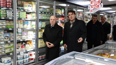 Erzurum'da Başkan Sekmen'den Halk Pazarı'nda esnaf ve vatandaşlarla buluşma ziyareti