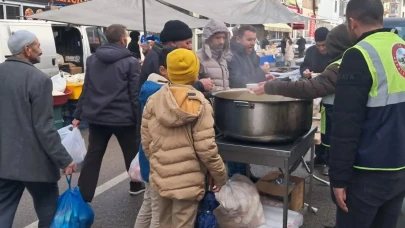 Aşkale Belediyesi'nden soğuk günlerde sıcak çorba ikramı, moral kaynağı oldu!