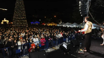 Karşıyaka Yeni Yıl Festivali’nde Mansur Ark’ın Coşkusu Yaşandı