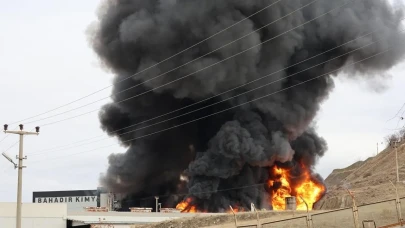 Kırıkkale Organize Sanayi Bölgesi'nde Kimyasal Tesisinde Görülen Kapsamlı Yangın Paniğe Neden Oldu