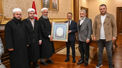 Mahmud Efendi Külliyesi Yönetimi, Vali İlhami Aktaş’ı Ziyaret Etti