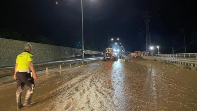 Gümüşhane-Trabzon kara yolunda heyelan meydana geldi