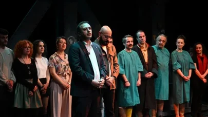 İntiharın Genel Provası prömiyerini yaptı