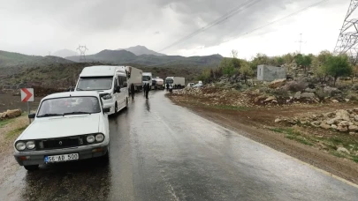 Akaryakıt Tankerine Çarpan Otomobilde 4 Yaralı