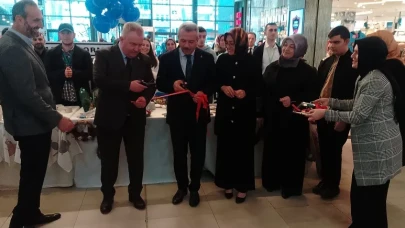 Dünya Otizm Farkındalık Günü'nde Özel Çocukların Eserleri Rize'de Sergilendi