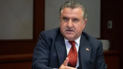 Bakan Bak'tan iki takıma kutlama