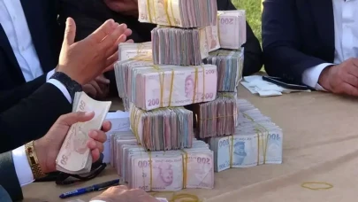 Van gerçekte fakir, düğünlerde zengin!