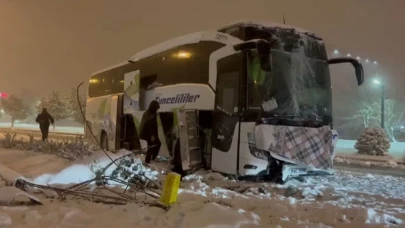 Yolcu Otobüsü Karda Kaydı: 2 Yaralı