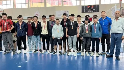 Ahlat’ta 19 Mayıs Coşkusu Güreş Müsabakalarıyla Taçlandı