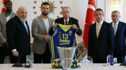 Erdoğan, THY Avrupa Ligi Şampiyonu Fenerbahçe Beko'yu Vahdettin Köşkü'nde ağırladı
