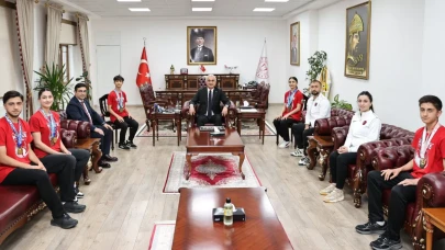 Şampiyon Karatecilerden Muş Valisi Avni Çakır’a Ziyaret